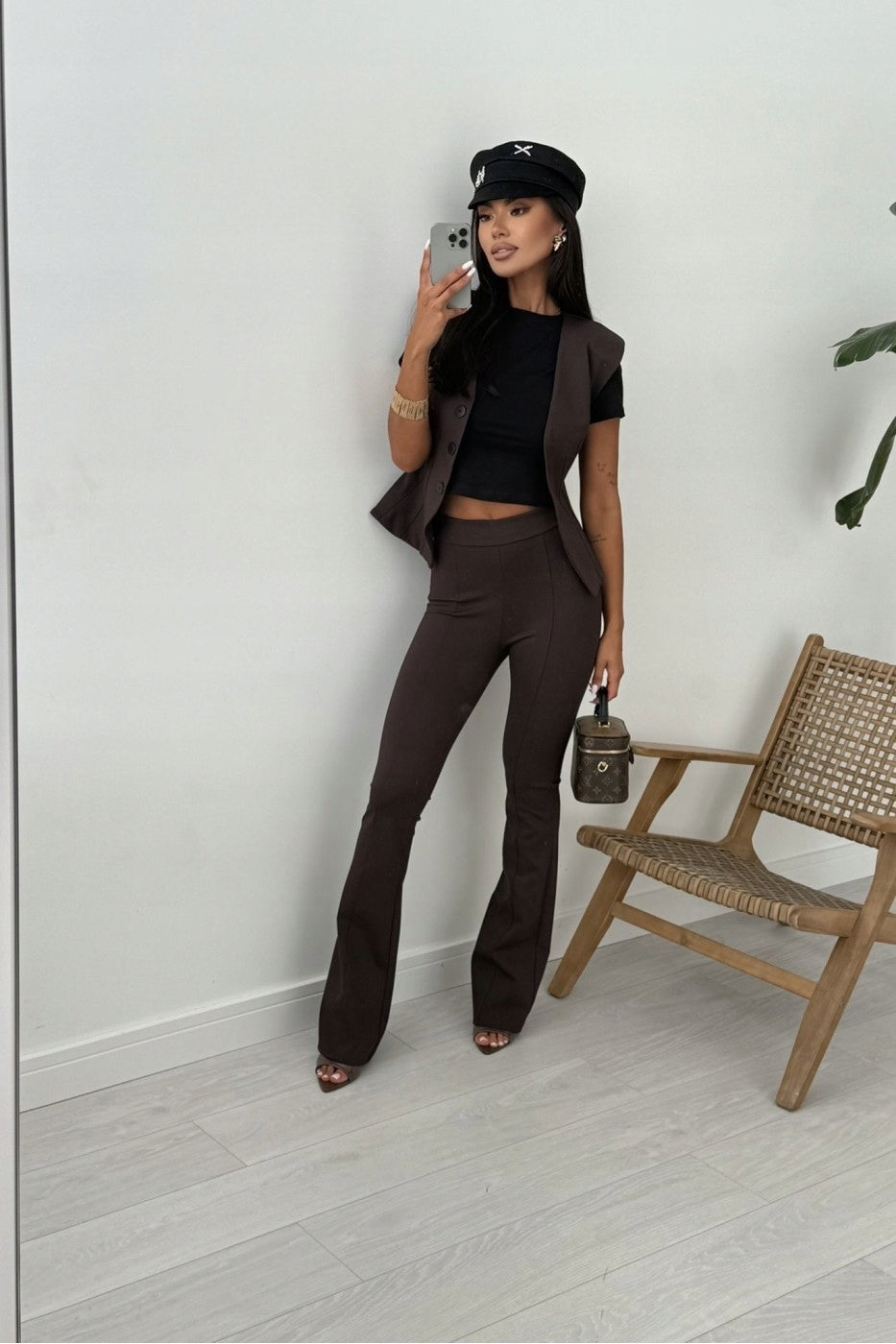 Elegancka kamizelka damska SLAY brązowa czekoladowa taliowana rozmiar S