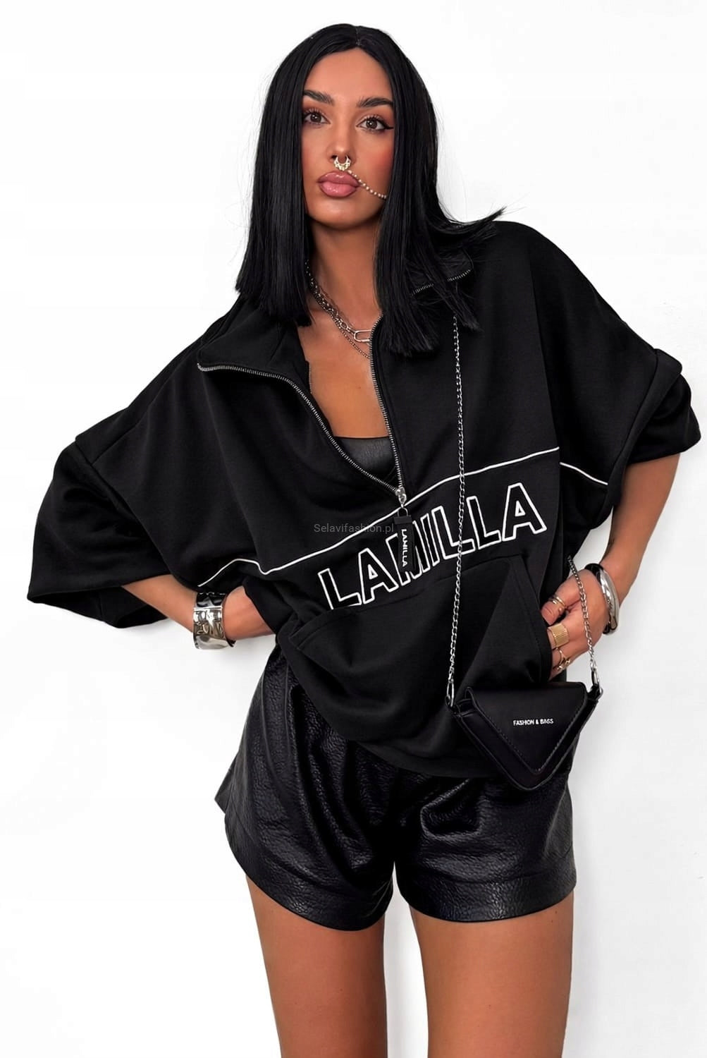 Oversizowa bluza z haftowanym logo La Milla czarna ROZMIAR UNI LAMILLA
