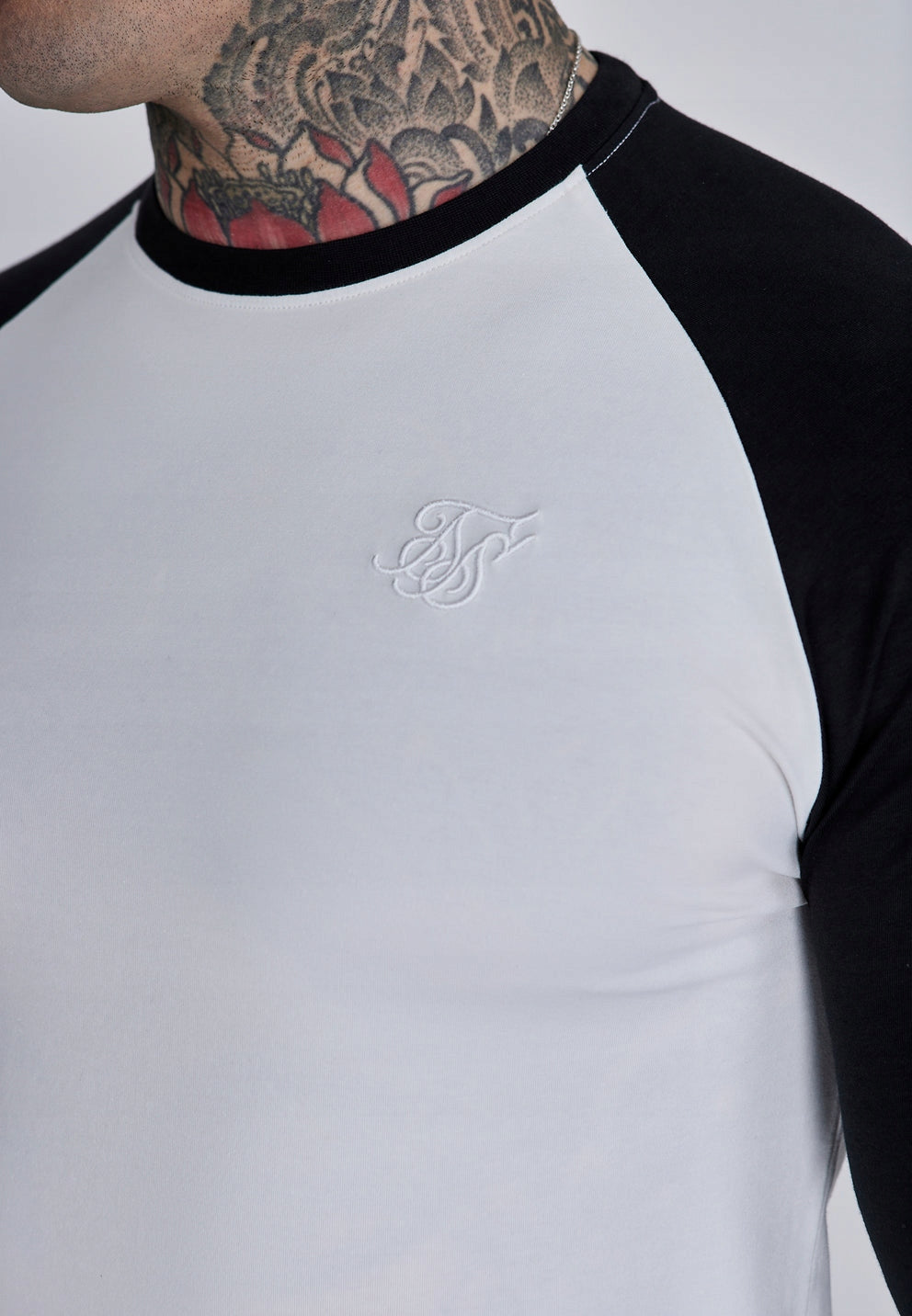 SIKSILK koszulka z długim rękawem LS Muscle Fit T-Shirt SS-28179 biała L