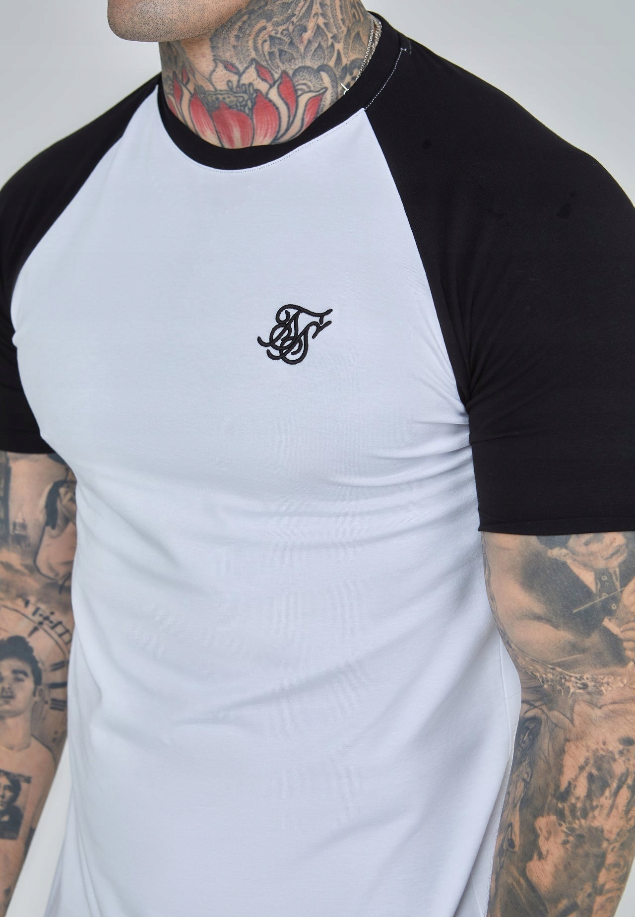 SIKSILK T-Shirt biały Koszulka biało czarna Raglan T-Shirt SS-28480 rozm. L