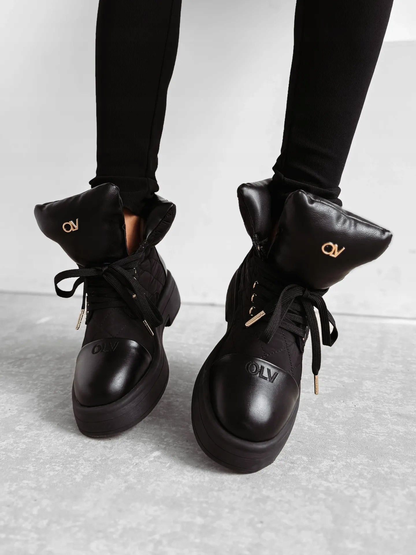 Buty damskie z miękką cholewką OLAVOGA BADDIE - Czarny (Rozmiar: 38)