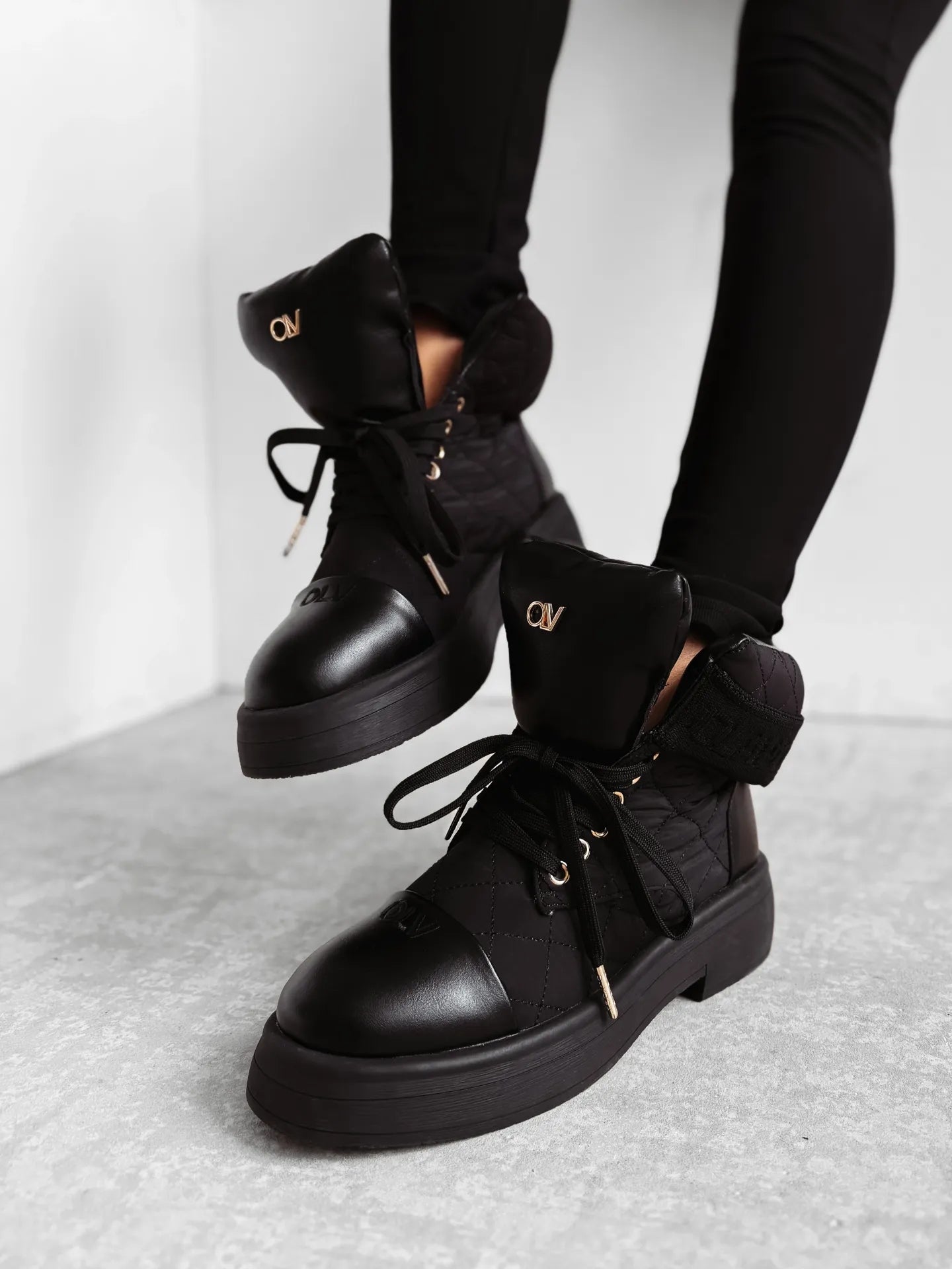 Buty damskie z miękką cholewką OLAVOGA BADDIE - Czarny (Rozmiar: 38)