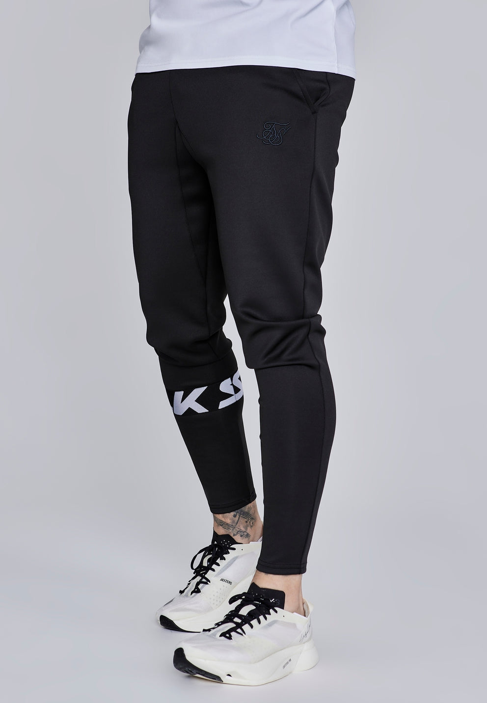 SIKSILK Spodnie męskie dresowe czarne Muscle Fit Joggers SS-27838 rozmiar M