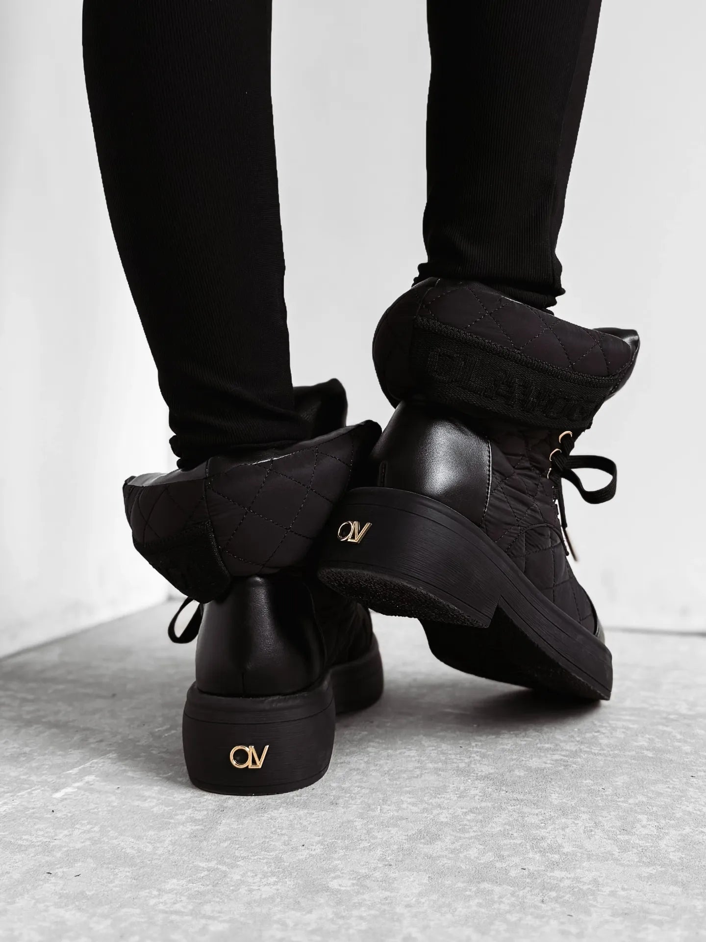 Buty damskie z miękką cholewką OLAVOGA BADDIE - Czarny (Rozmiar: 38)