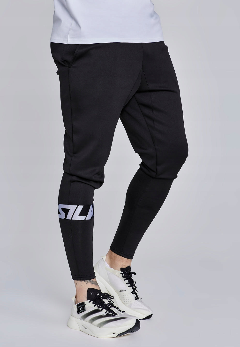SIKSILK Spodnie męskie dresowe czarne Muscle Fit Joggers SS-27838 rozmiar M