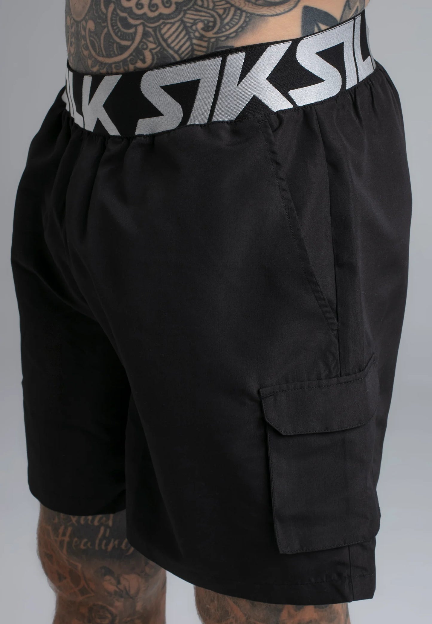 SIKSILK krótkie spodenki męskie czarne z siatką kąpielowe Cargo Swim Shorts SS-28436