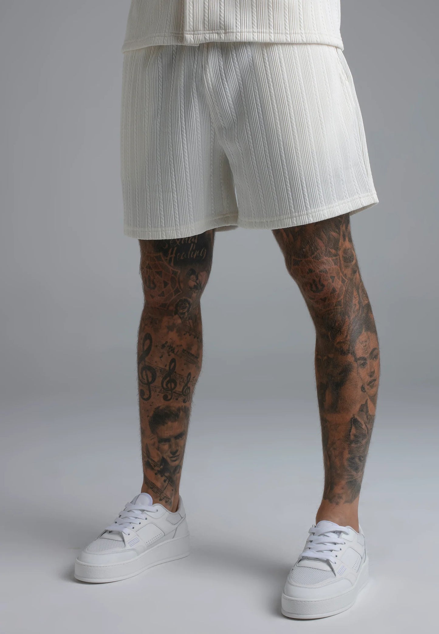 SIKSILK Spodenki męskie ECRU Textured Shorts SS-29075