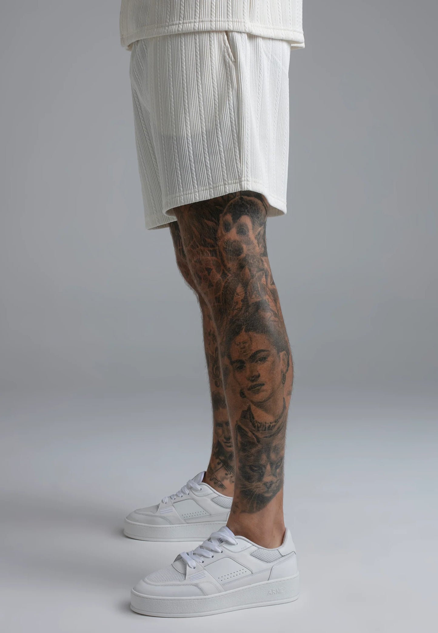 SIKSILK Spodenki męskie ECRU Textured Shorts SS-29075