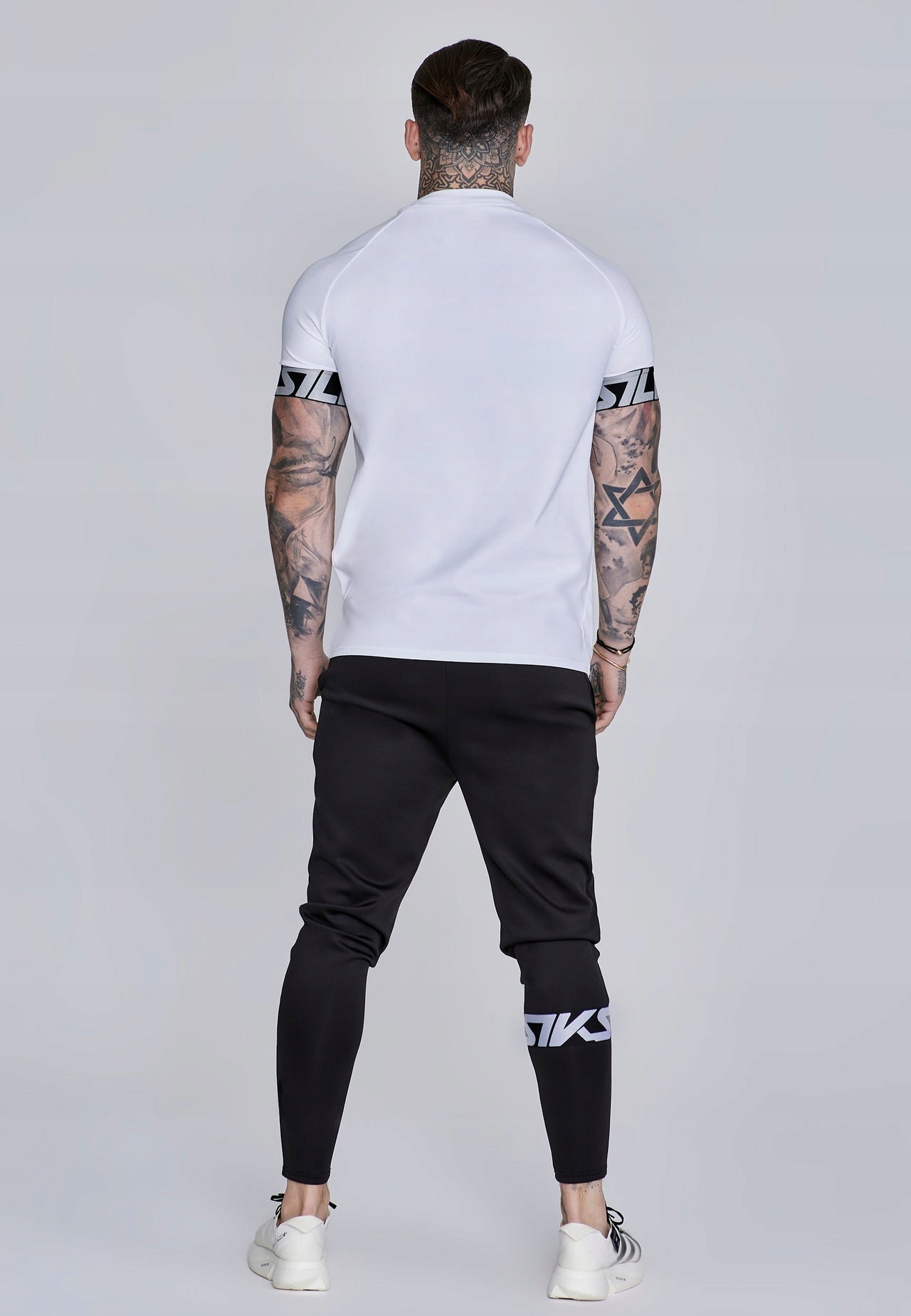 SIKSILK Spodnie męskie dresowe czarne Muscle Fit Joggers SS-27838 rozmiar M