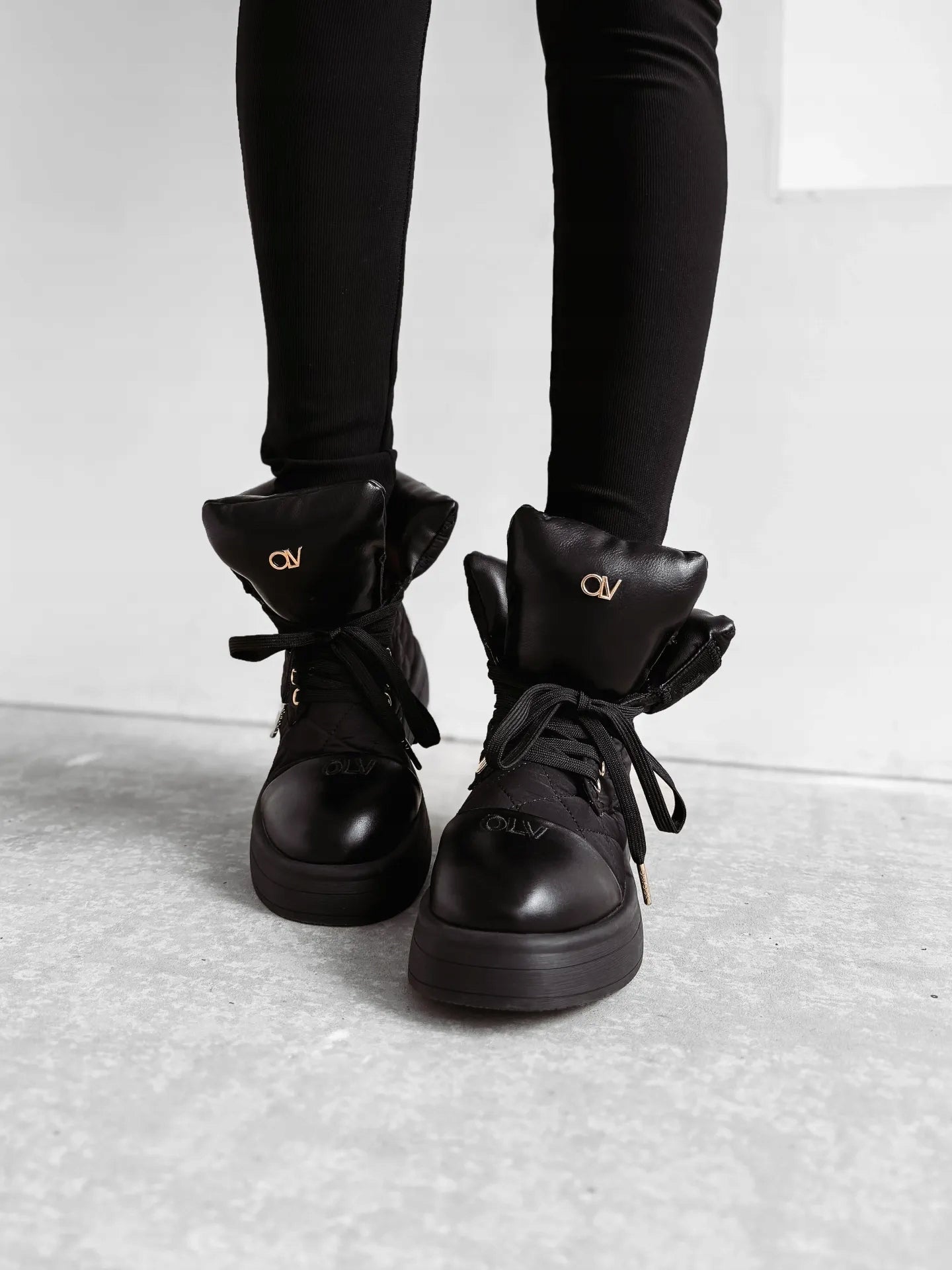 Buty damskie z miękką cholewką OLAVOGA BADDIE - Czarny (Rozmiar: 38)