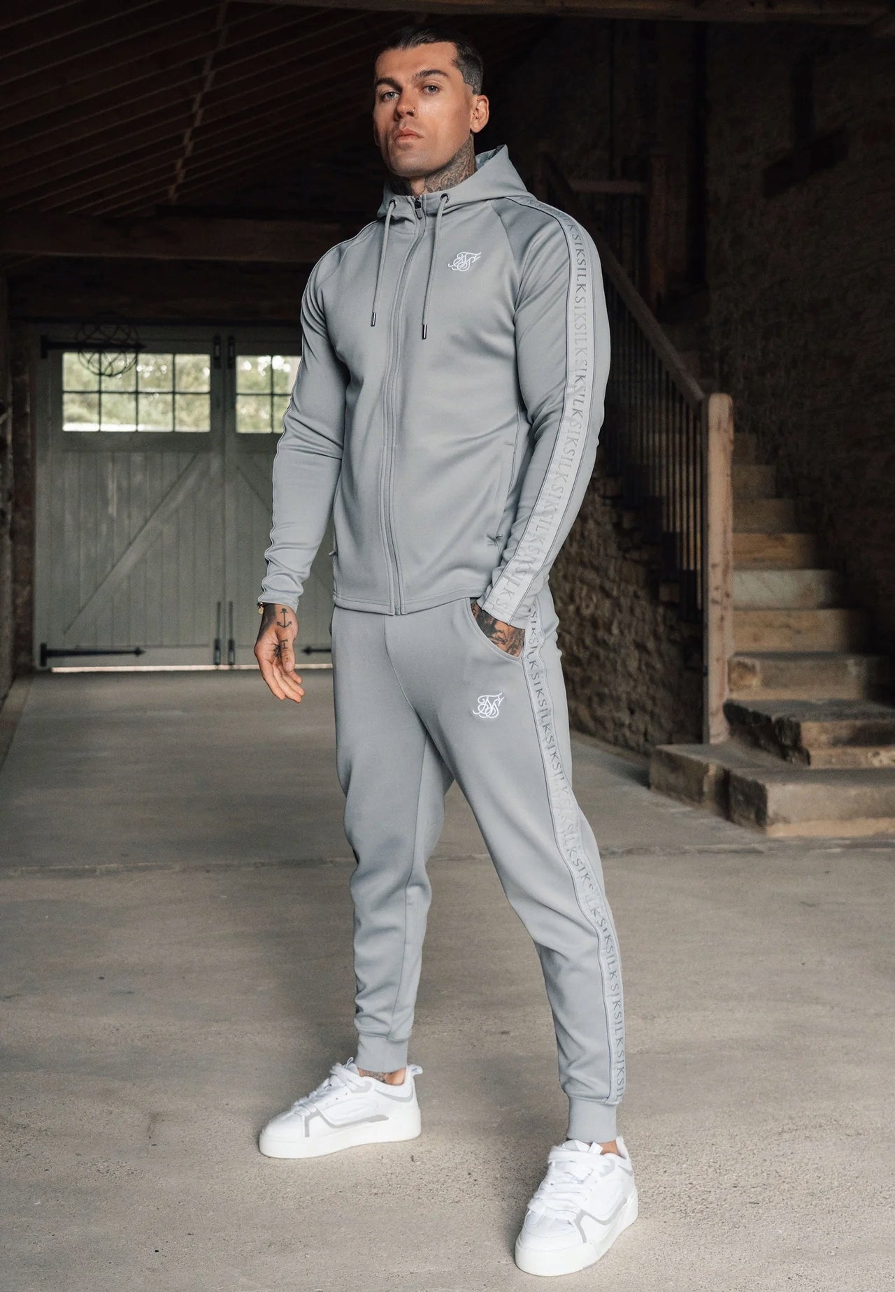 SIKSILK dresy męskie Hoodie and Joggers Set SS-28330 szare rozmiar XL
