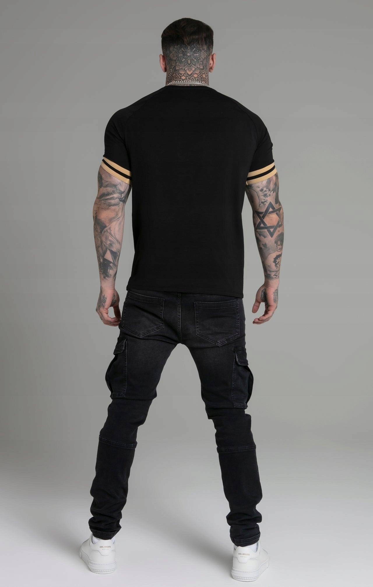 SIKSILK T-shirt męski czarny złoty SS-26047 Tournament T-shirt rozmiar M